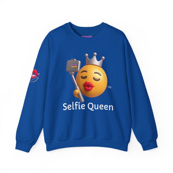 "Selfie Queen" Emoji Unisex Heavy Blend™ Crewneck Sweatshirt