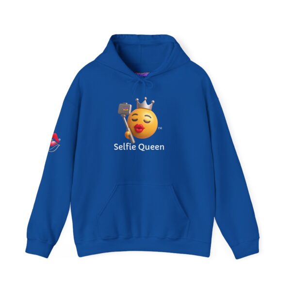 Emoji "Selfie Queen" Unisex Heavy Blend™ Hooded Sweatshirt